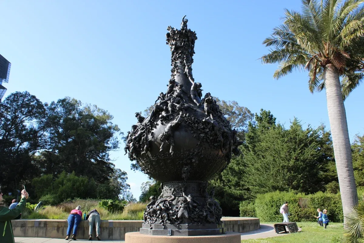 Community-contributed public art photography for City Art Walks