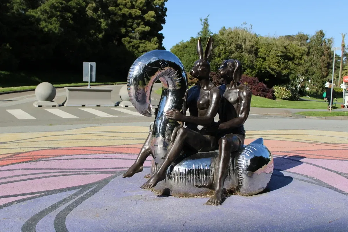 Community-contributed public art photography for City Art Walks